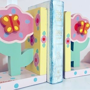 Wooden Vintage Style Girl’s Flower Bookends